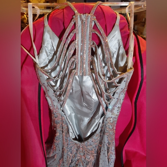 PROM DRESS SIZE 4 - Picture 3 of 4